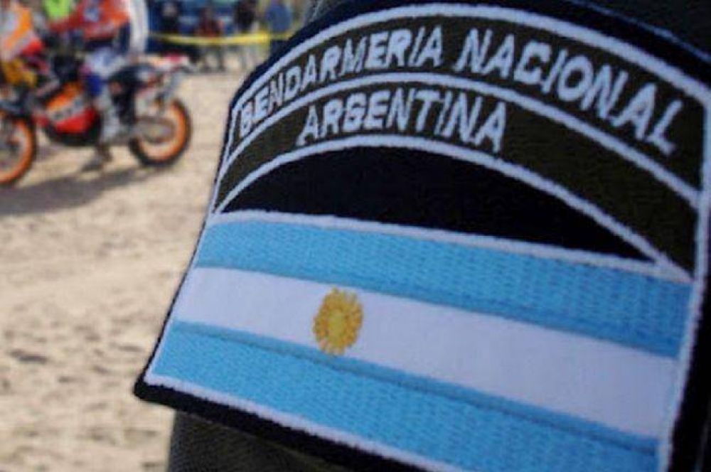 Disfrazados de gendarmes, grupo comando rob� m�s de $ 1 mill�n