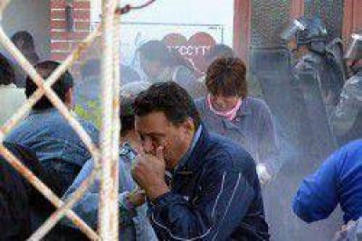 Desalojaron a padres y docentes con gas pimienta en la regional de Castelli