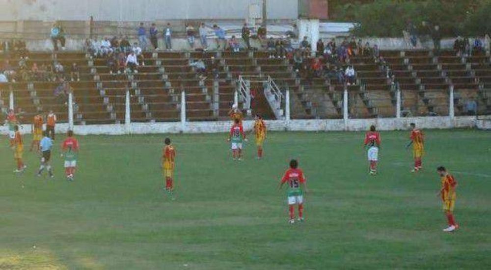 Sarmiento cay� en Posadas y est� al borde de la eliminaci�n