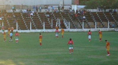 Sarmiento cay� en Posadas y est� al borde de la eliminaci�n