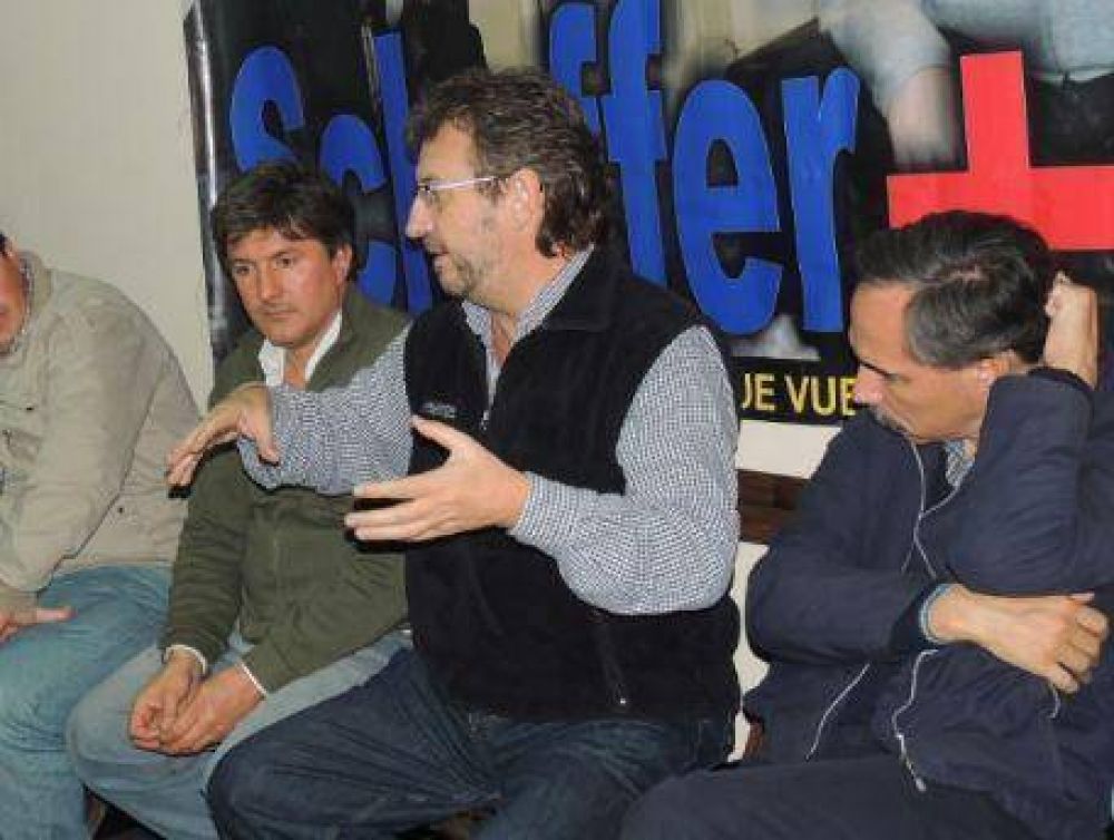 Amondarain visit� Ensenada para llevar el apoyo de Massa a Scheffer