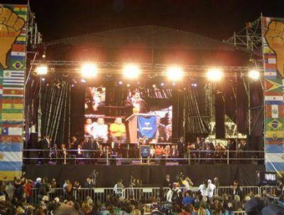 Maduro, en All Boys: �Soy el primer presidente chavista y obrero�