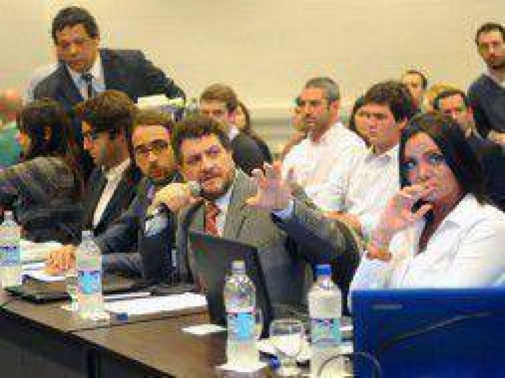 Temporal: En el Senado, Arias y Axat dispararon contra Scioli, Casal y la polic�a