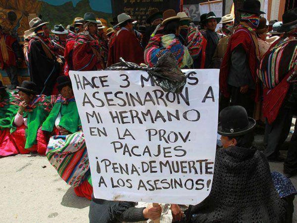 Bolivia: manifestantes retienen a polic�as y piden canje por detenidos