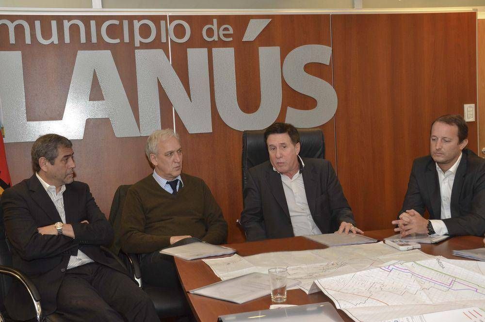 REUNI�N DE INTENDENTES EN LAN�S  