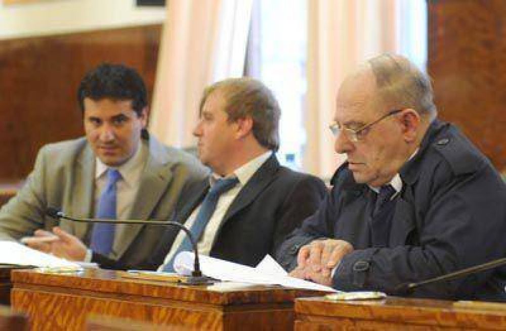 La oposici�n recibi� con cr�ticas la idea de incrementar las tasas para financiar la polic�a local