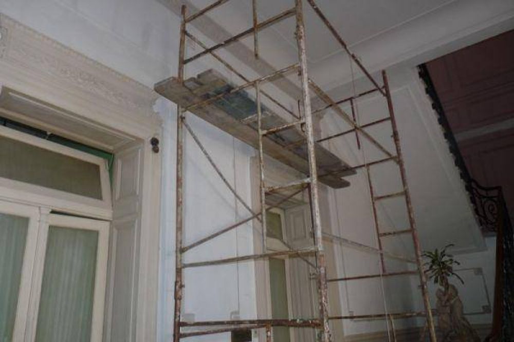 Avanzan a buen pie los trabajos de pintura en la municipalidad