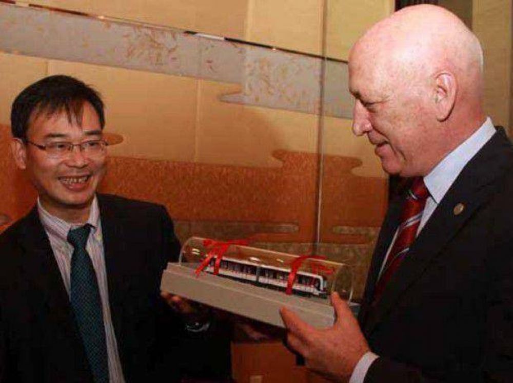 Bonfatti recibi� excelentes se�ales en China para financiar e instalar el tranv�a metropolitano