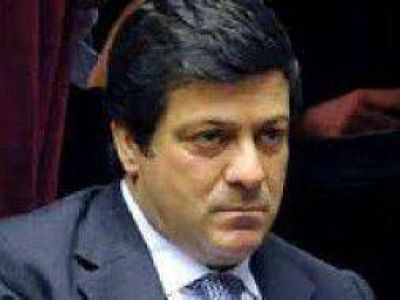 Mariotto: "En 45 d�as habr� un informe detallado" sobre los muertos por el temporal en La Plata