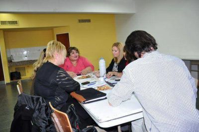 La ministra de Educaci�n se reuni� con la madre del nene discriminado en Toay