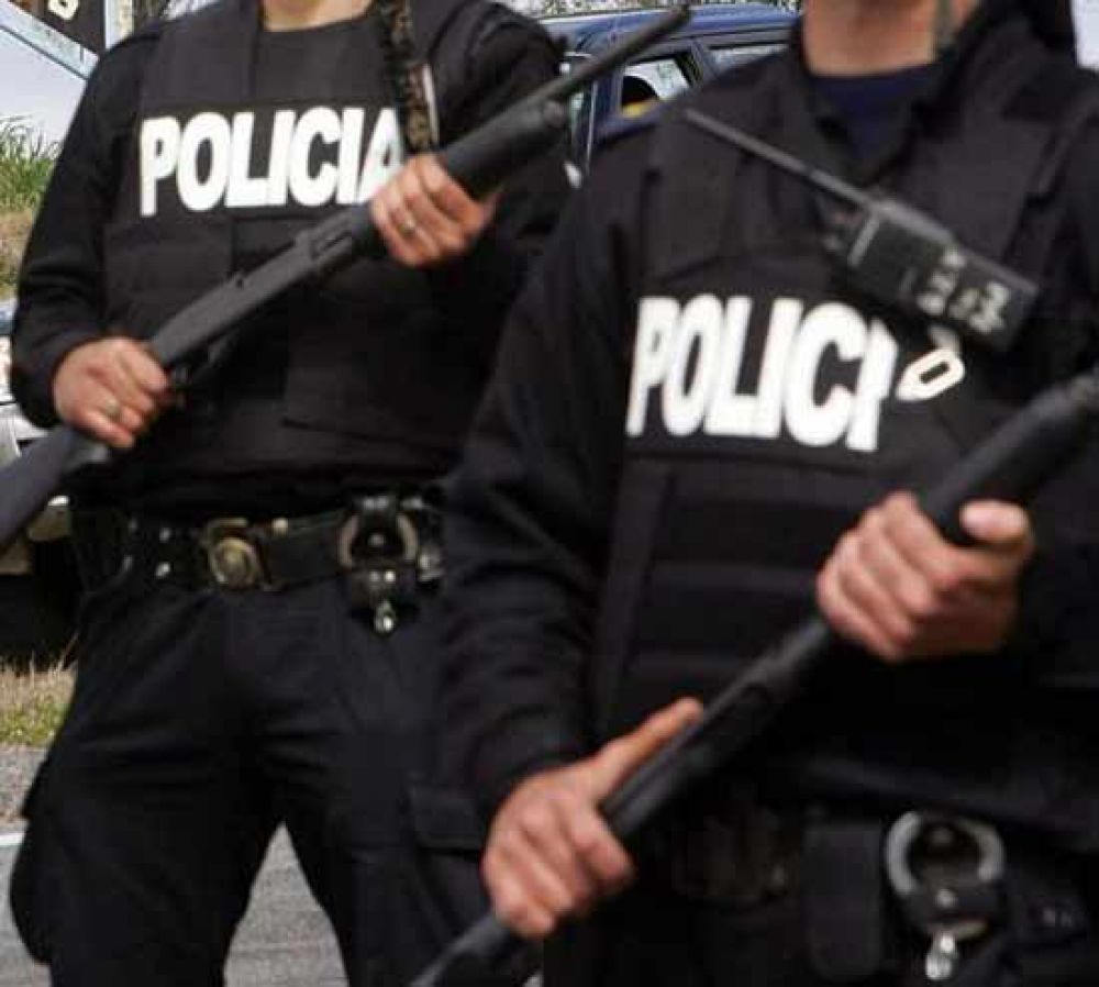 J�venes en estado de ebriedad hirieron de un ladrillazo a un efectivo policial