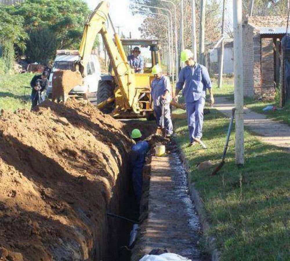 Comenz� la obra del tendido de la red cloacal en el barrio Kennedy