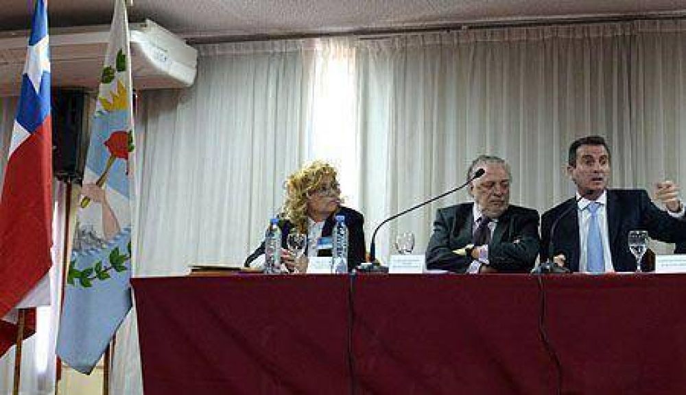 P�rez pidi� a los funcionarios menos burocracia en la frontera argentino-chilena