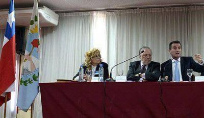 P�rez pidi� a los funcionarios menos burocracia en la frontera argentino-chilena