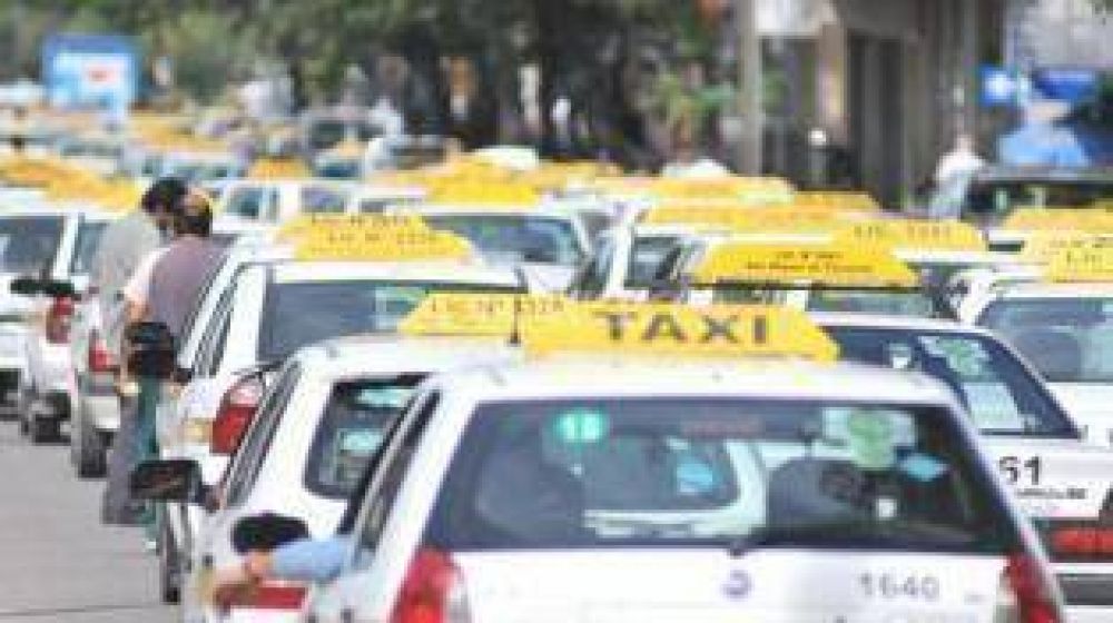 Taxistas se concentran para protestar en contra del Sutrappa