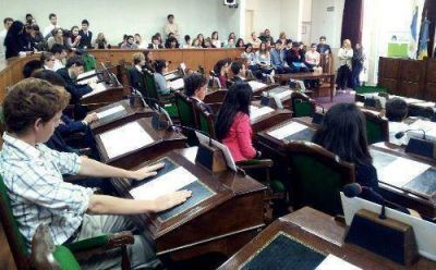Alumnos de Vicente L�pez sesionaron en el Concejo Juvenil