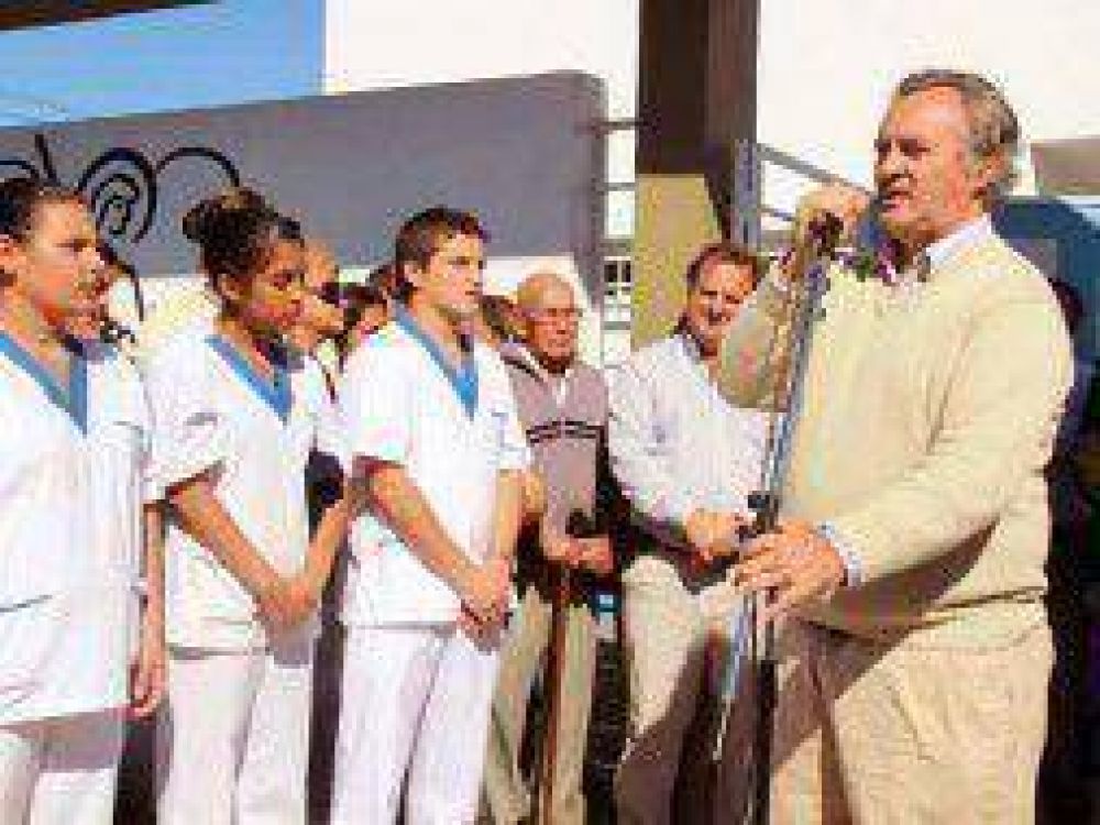 De la Torre inaugur� un Centro de Salud en San Miguel