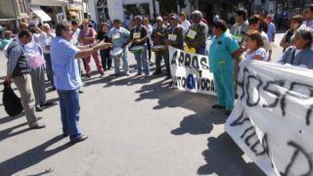 Aprosca y Autoconvocados levantan el paro despu�s de reunirse con Villagra