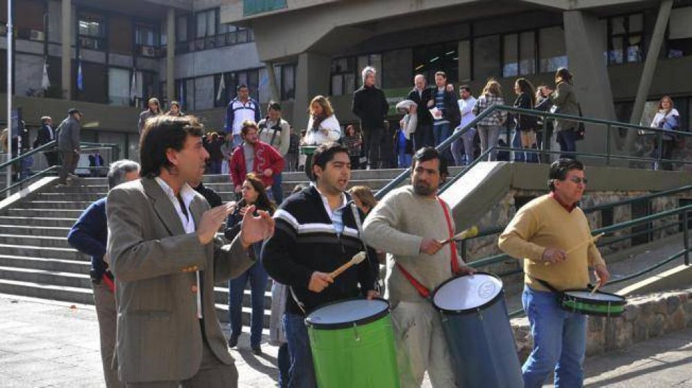 Mestre dice que descontar� horas perdidas por asambleas