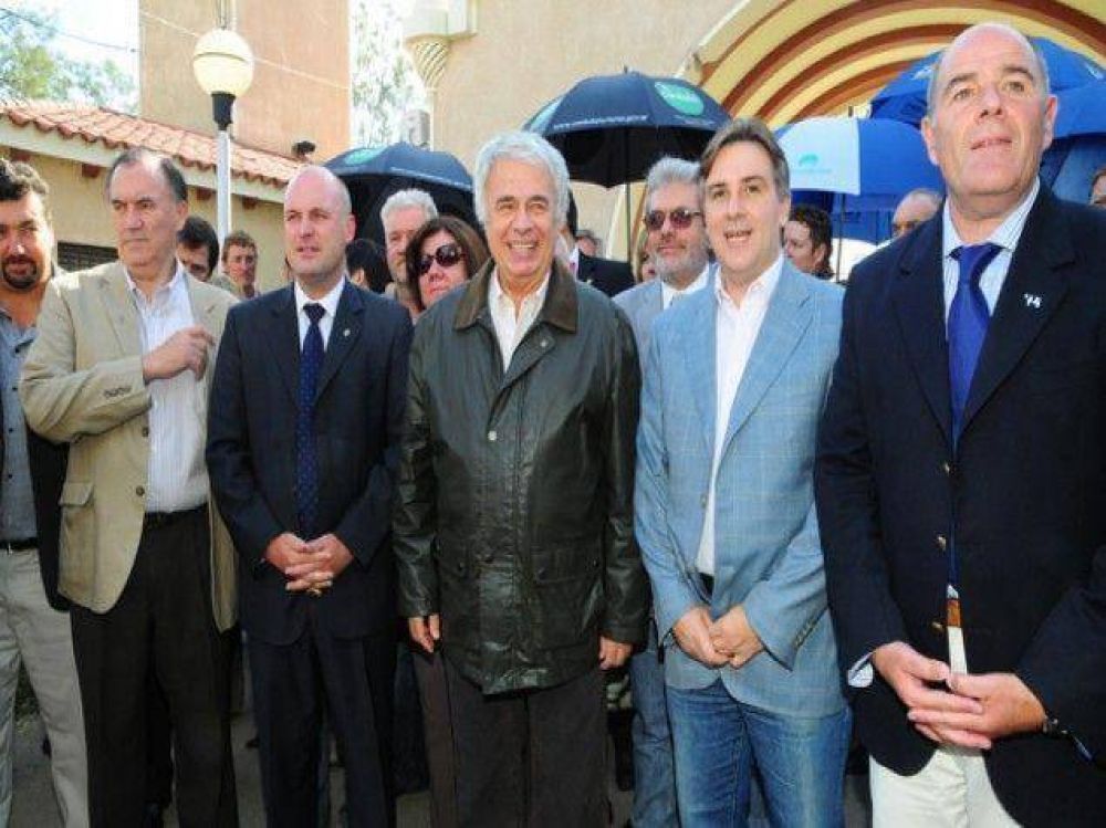 La campa�a electoral irrumpe en la muestra lechera
