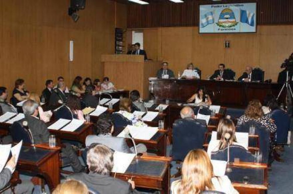 Bloque de diputados del PJ rechazo la "campa�a difamatoria contra la provincia" 