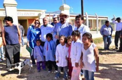 El gobernador recorrio obras que se ejecutan en comunidades abor�genes 