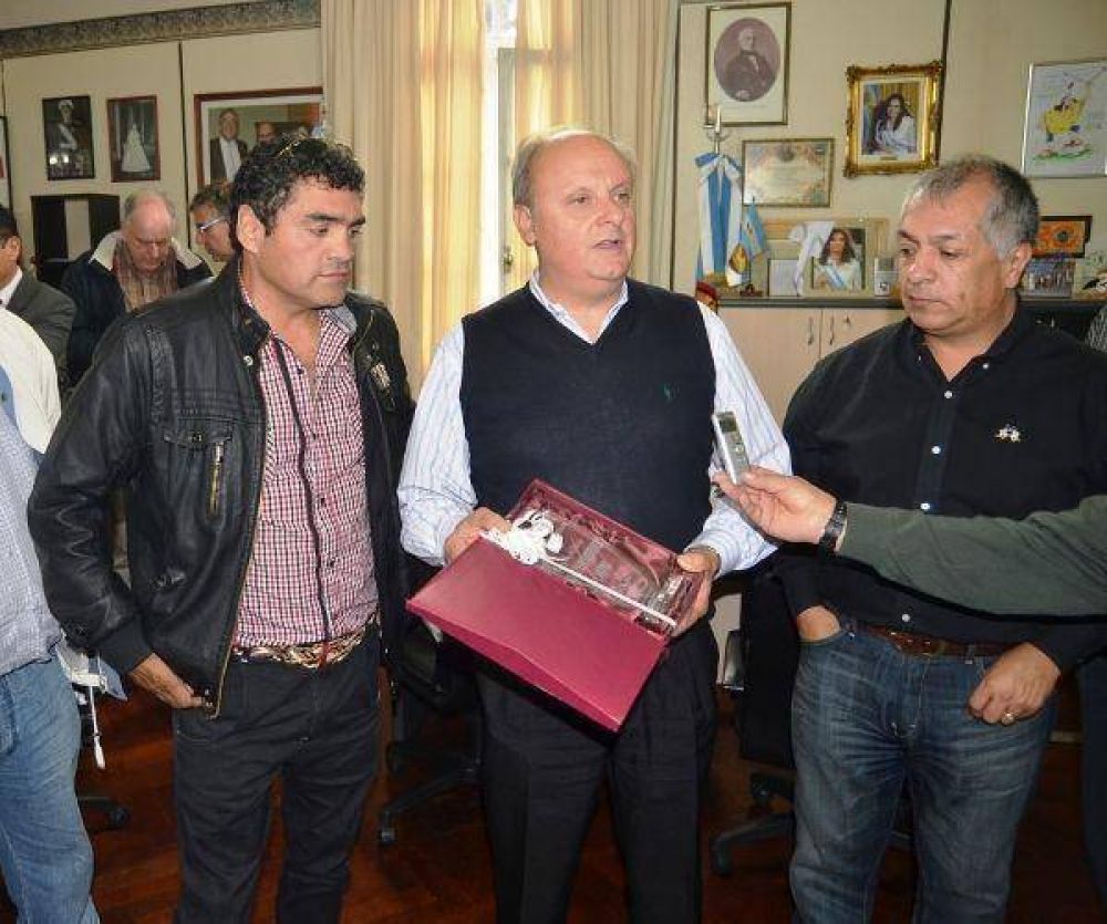 Volvi� en "Ro�a" Castro y anunci� su gran despedida del boxeo