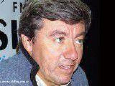 Arabel: �El Gobierno provincial est� al borde de la malversaci�n de fondos�.