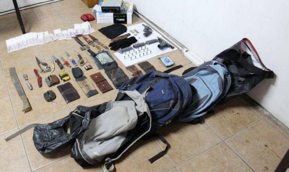 Secuestran dos armas y elementos que podr�an ser producto de il�citos