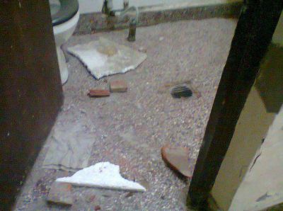 En el hospital Del Milagro cay� parte del cielorraso