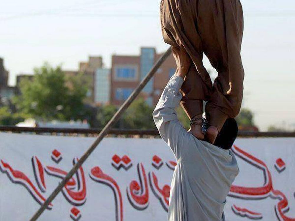 Un iran� condenado a la horca y ya con la soga al cuello, logr� el perd�n