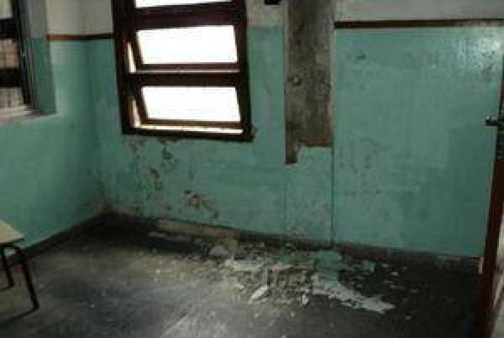Funcionarios provinciales llegaron a la ciudad por la crisis de infraestructura en escuelas