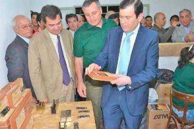 El gobernador Zamora pidi� que se cuide a los turistas que visitan Las Termas de R�o Hondo