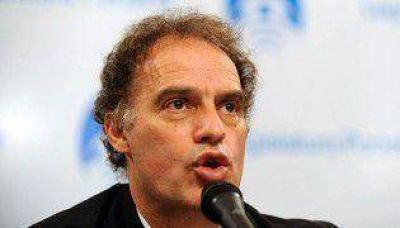 Ibarra quiere saber cu�ndo y ad�nde se va Macri