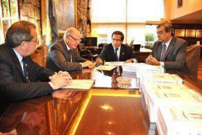 Defensor Galarza present� informe anual de gesti�n
