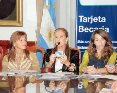 El Instituto Becario lanz� la tarjeta que beneficia a 4o mil estudiantes