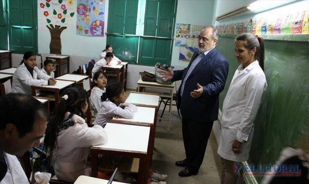 Colombi anunci� iniciativa para acelerar mejoras en colegios