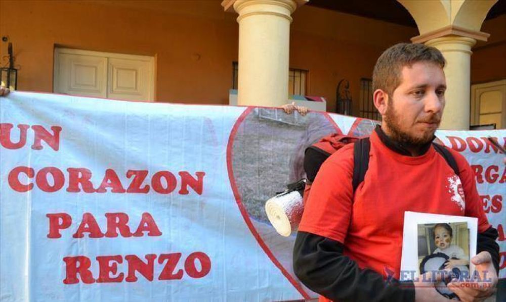 El peregrino por la donaci�n se reuni� con familiares de Renzo