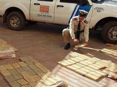 Secuestran m�s de 400 kilos de marihuana y detienen a tres narcos