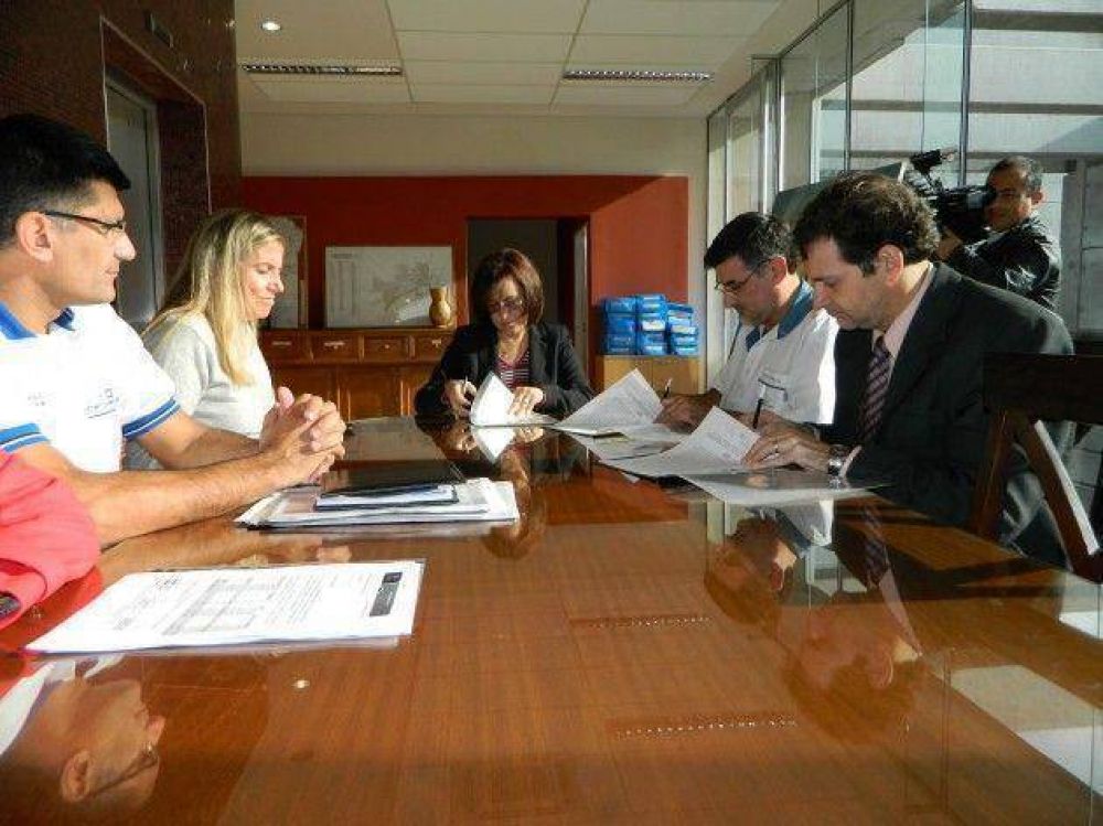 Firmaron convenio para los controles cardiovasculares de los intercolegiales