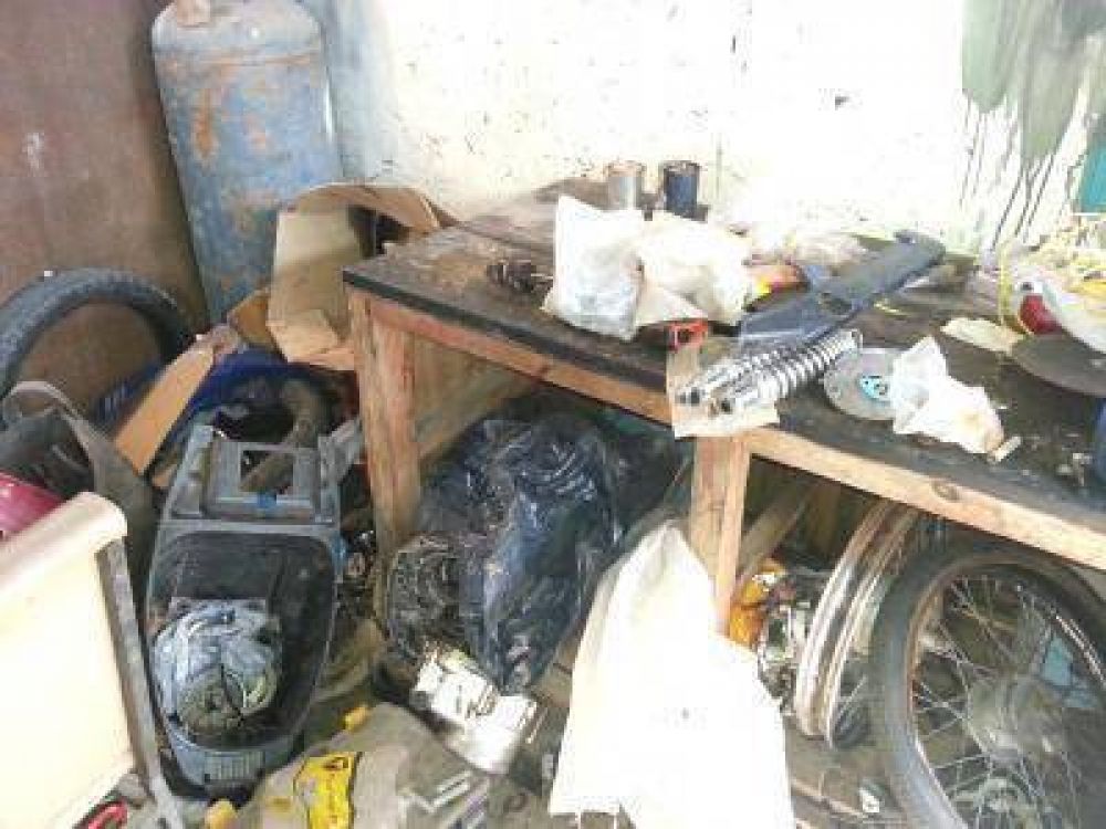  Allanaron un taller y secuestraron motos 	 