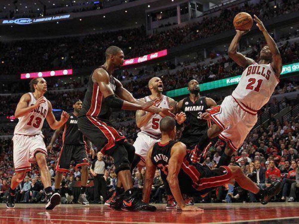 NBA: Miami venci� a Chicago y lidera la serie