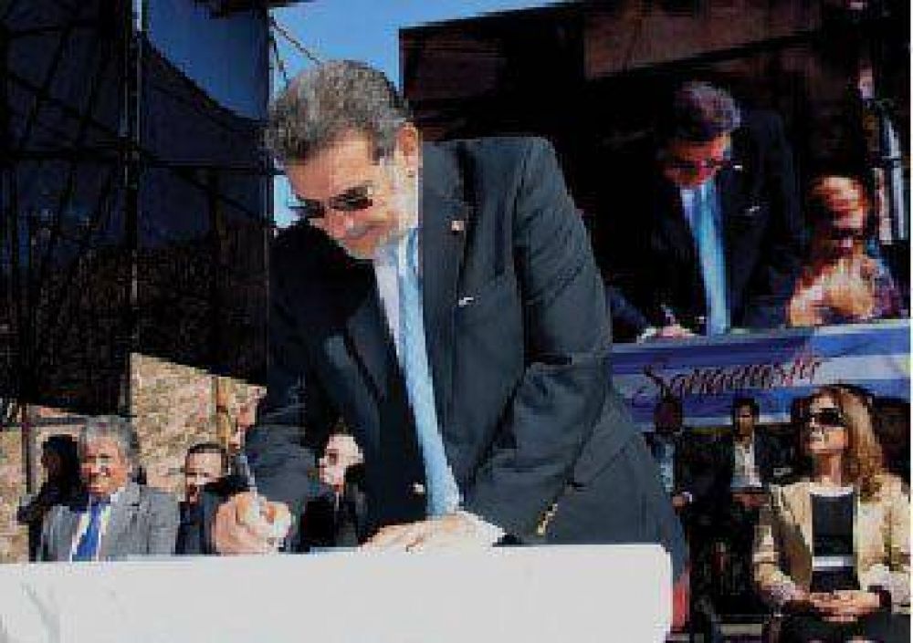 Beder Herrera apunt� contra los que venden las viviendas