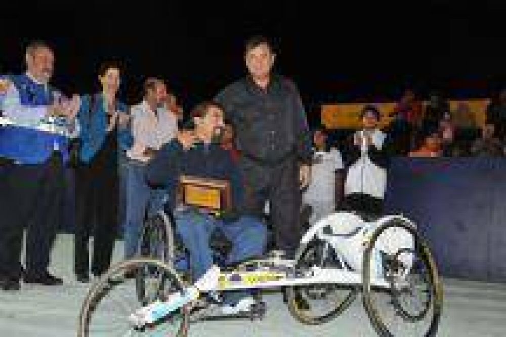 Miguel Isa dej� inaugurados los Juegos Paral�mpicos en Ferinoa 2013