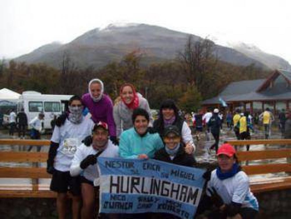 Deportistas locales desafiaron el Perito Moreno 	 