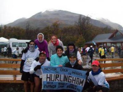 Deportistas locales desafiaron el Perito Moreno 	 