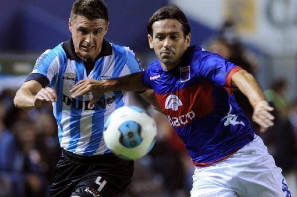 Racing, con la mira en la Sudamericana, venci� a Tigre en Avellaneda