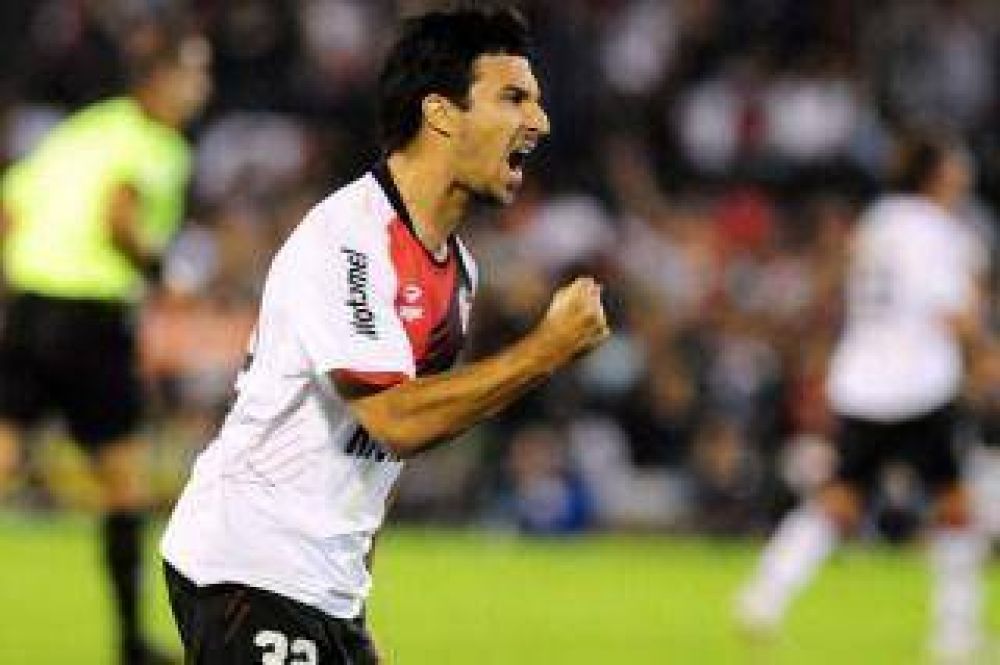 Newell�s derrot� a Godoy Cruz en Rosario y arrib� a la punta