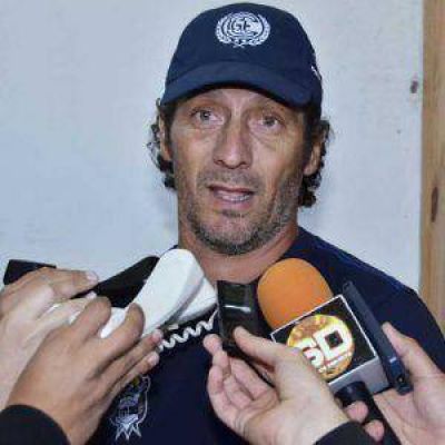 �Si ganamos tres partidos de seis, ascendemos�