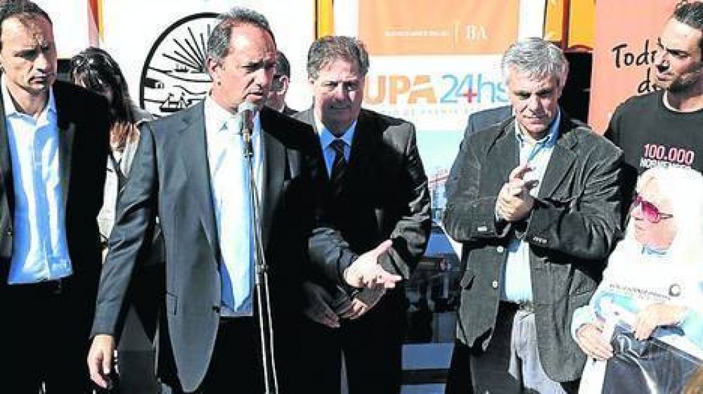 La apuesta de Scioli: hacer la plancha y salir victorioso de las elecciones aun sin competir